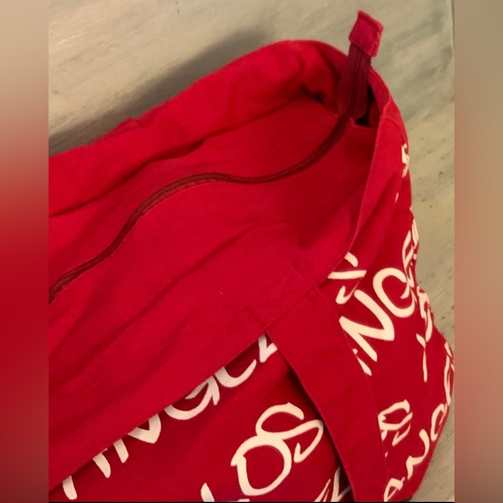 Robin Ruth XLarge Canvas Tote Bag Red Travel Overnight Gym Zip Closure Like New - Picture 7 of 11
